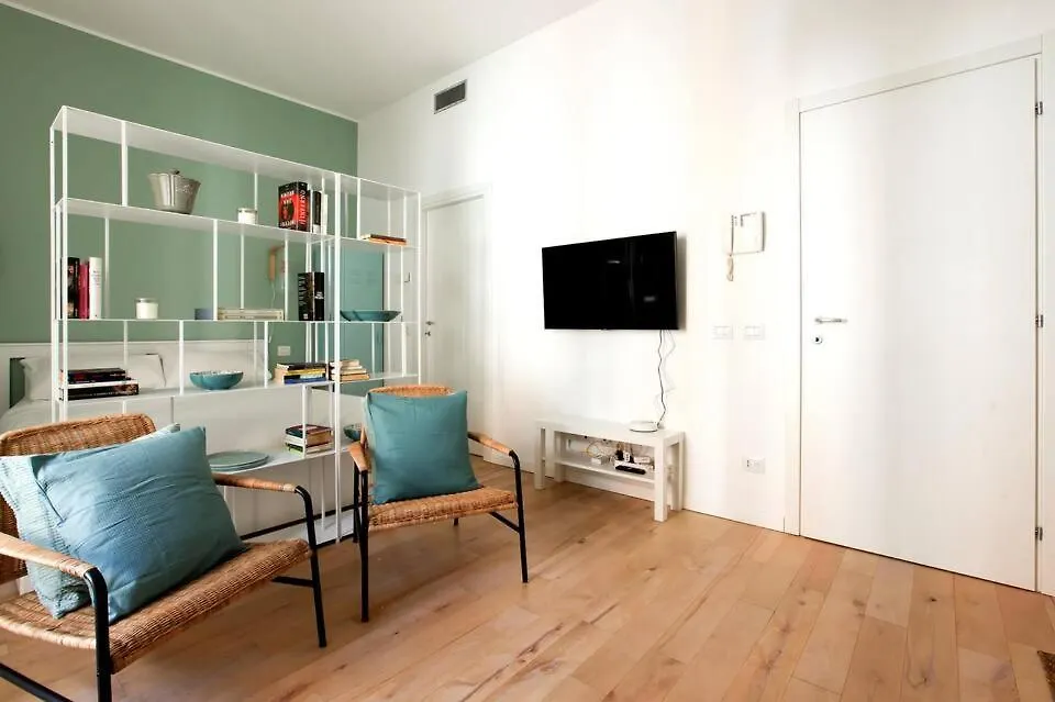 Hozyhome Isola District Milan Italy