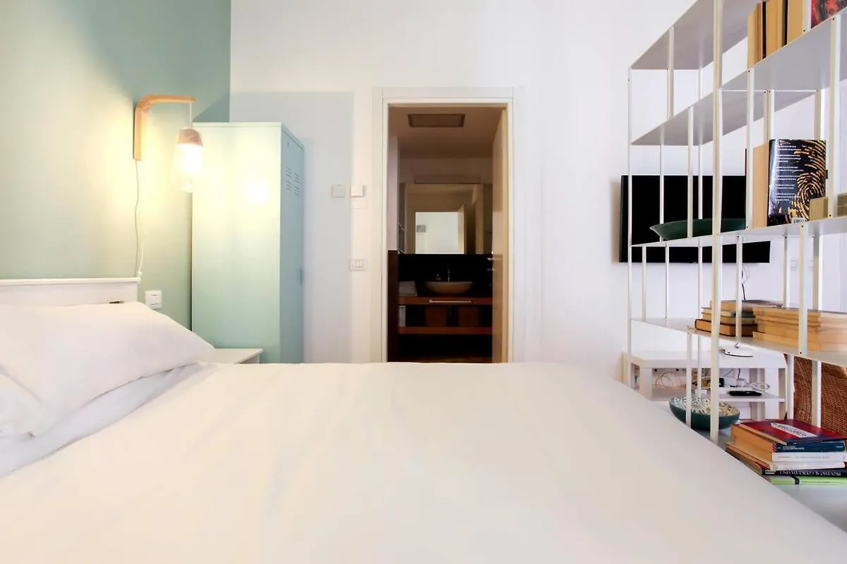Apartment Hozyhome Isola District Milan Italy