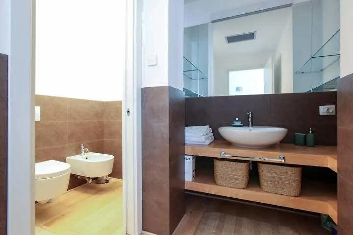 Hozyhome Isola District Milan Apartment