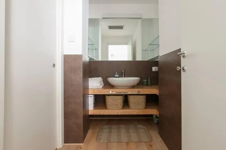 Hozyhome Isola District Milan 0*,