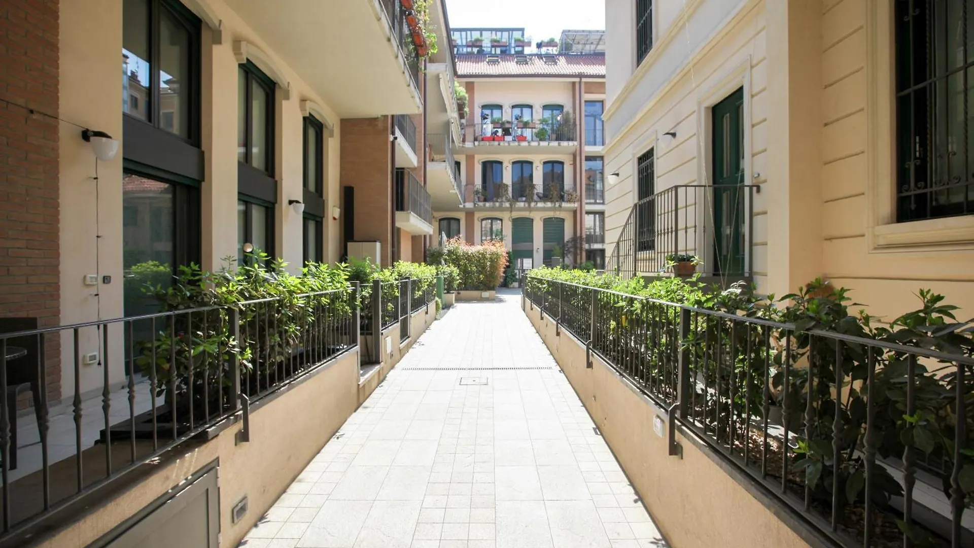 Apartment Hozyhome Isola District Milan