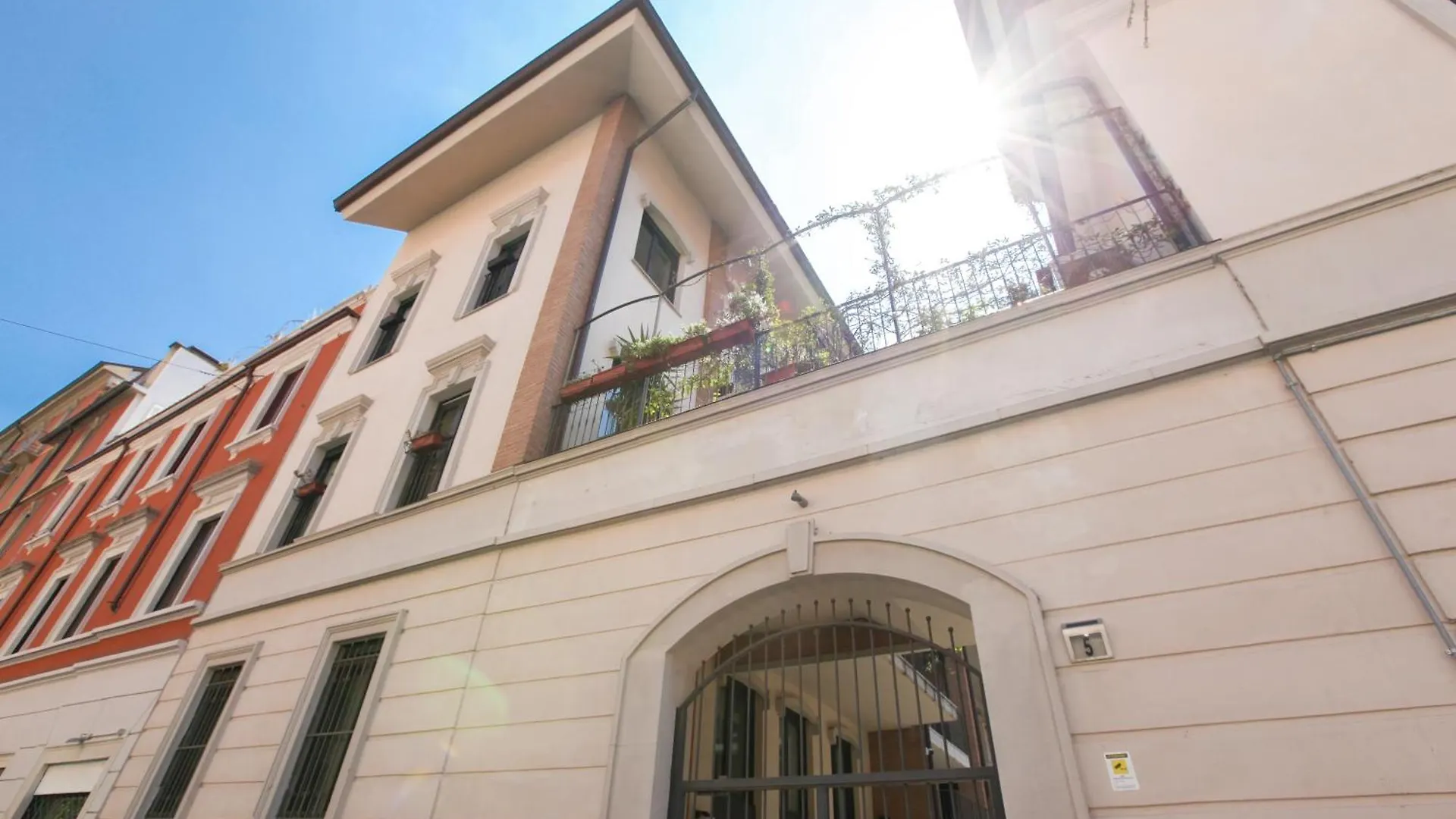 Hozyhome Isola District Milan Italy