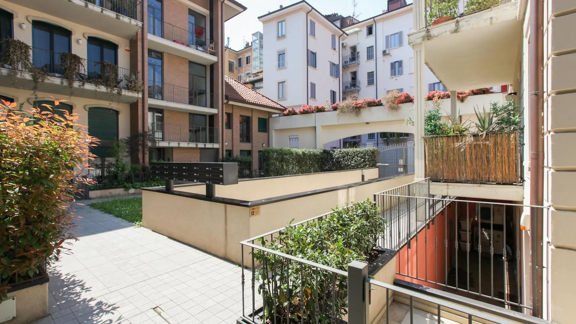 Hozyhome Isola District Milan 0*,  Italy