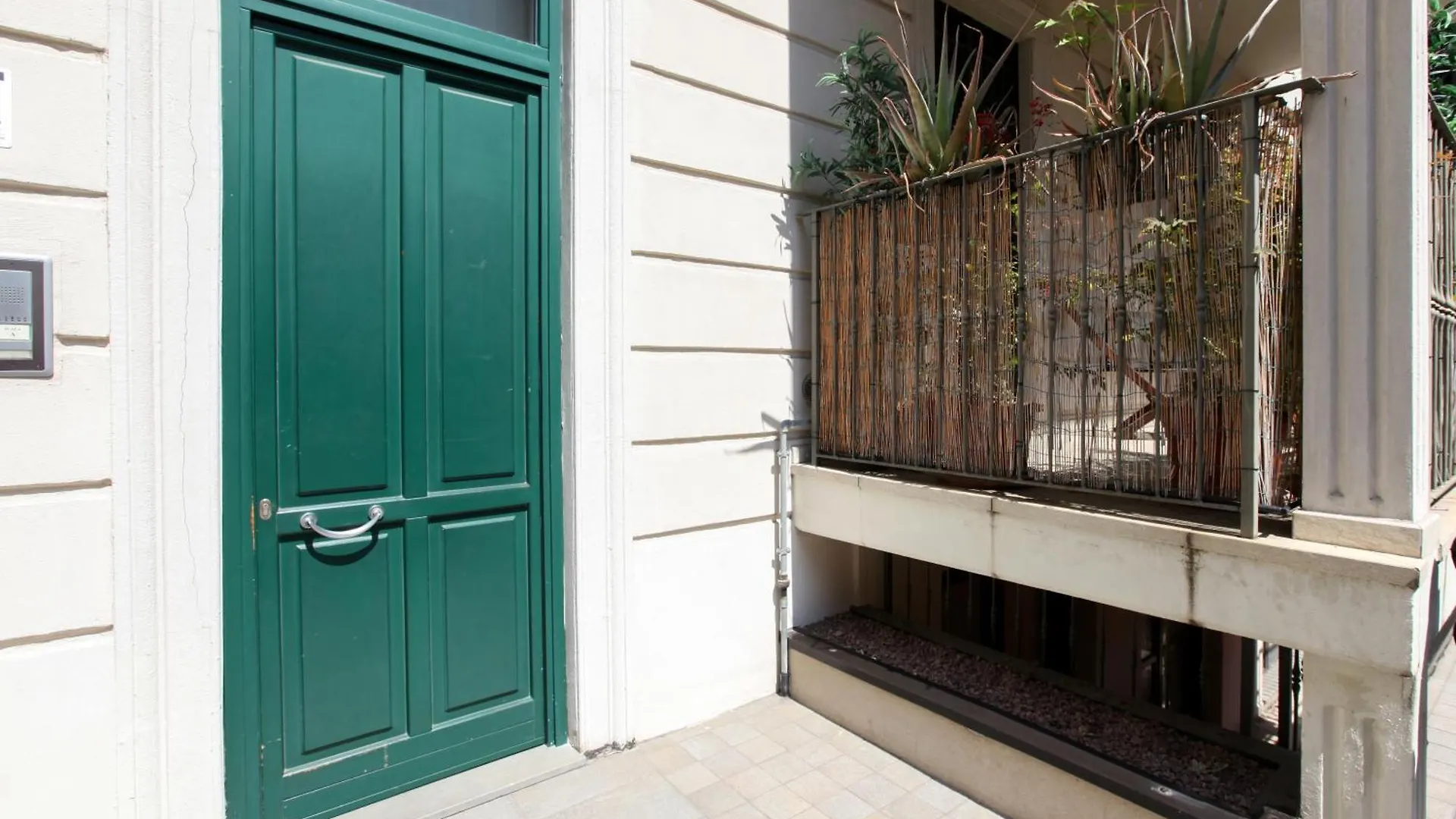Hozyhome Isola District Milan Apartment