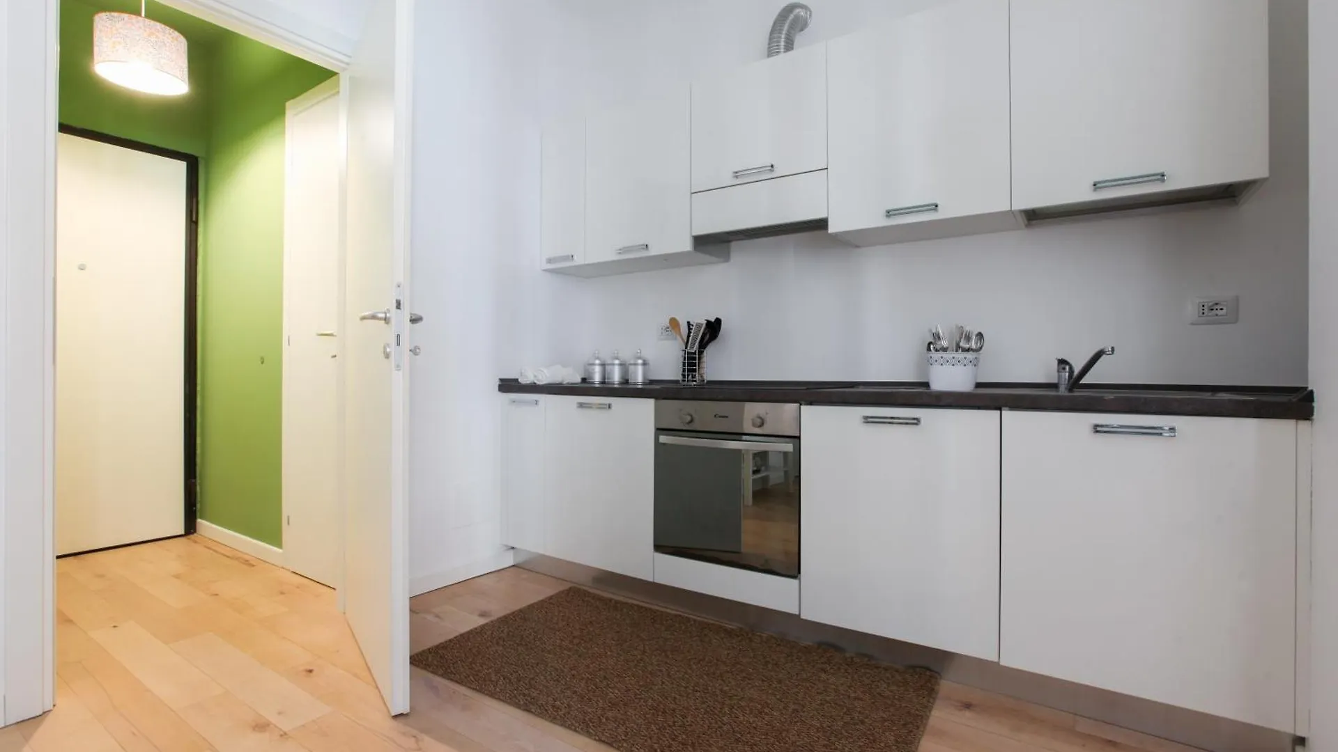Apartment Hozyhome Isola District Milan