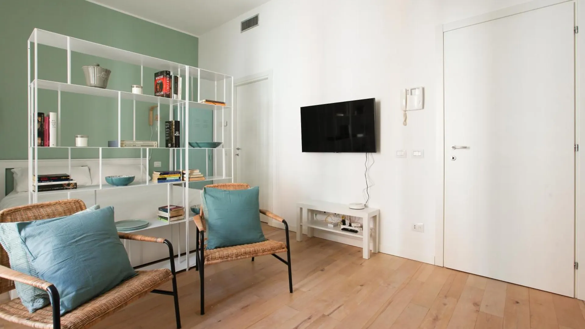 Hozyhome Isola District Milan Italy