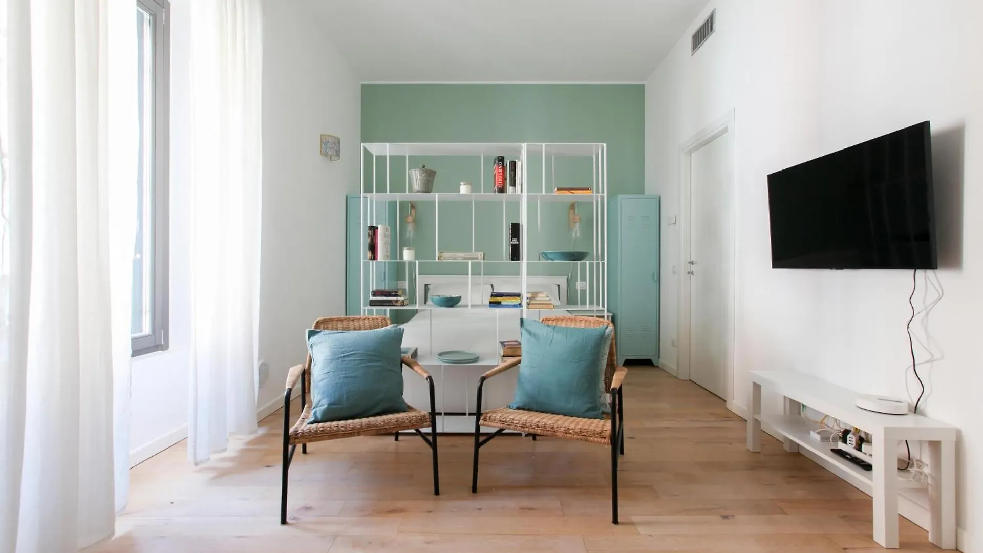 Hozyhome Isola District Milan Apartment