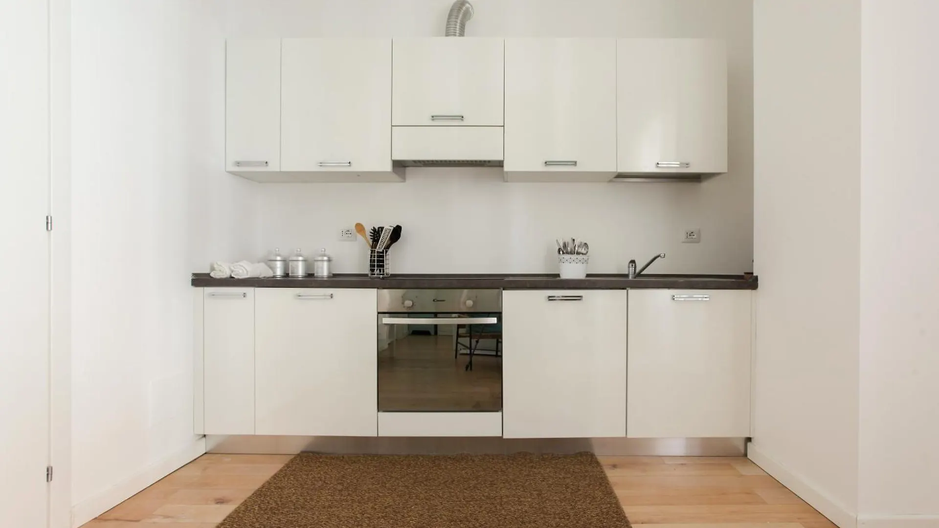 Hozyhome Isola District Milan Apartment